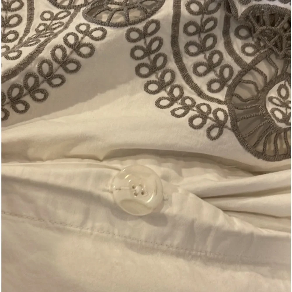 Anthropologie Eyelet Embroidered Duvet Cover Size Queen NEW
